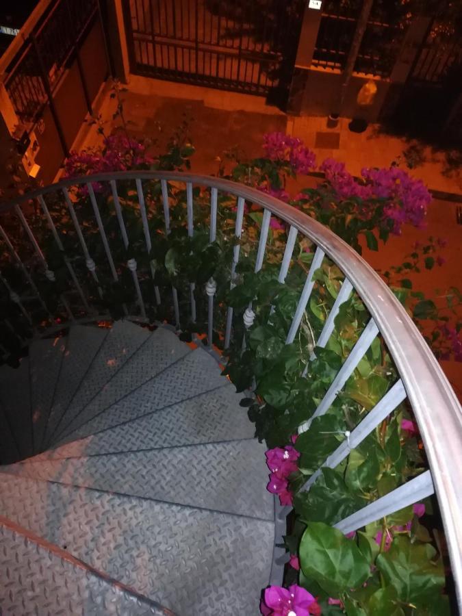 Soggiornare A *